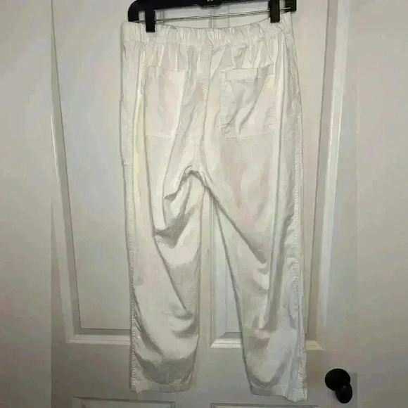 Lou & Grey White Crop Pants - Picture 6 of 7